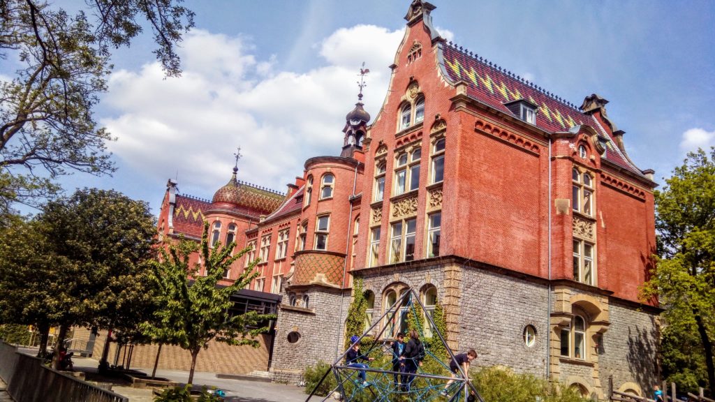 Jugendstilschule in Wiesbaden - Platon Kiriazidis