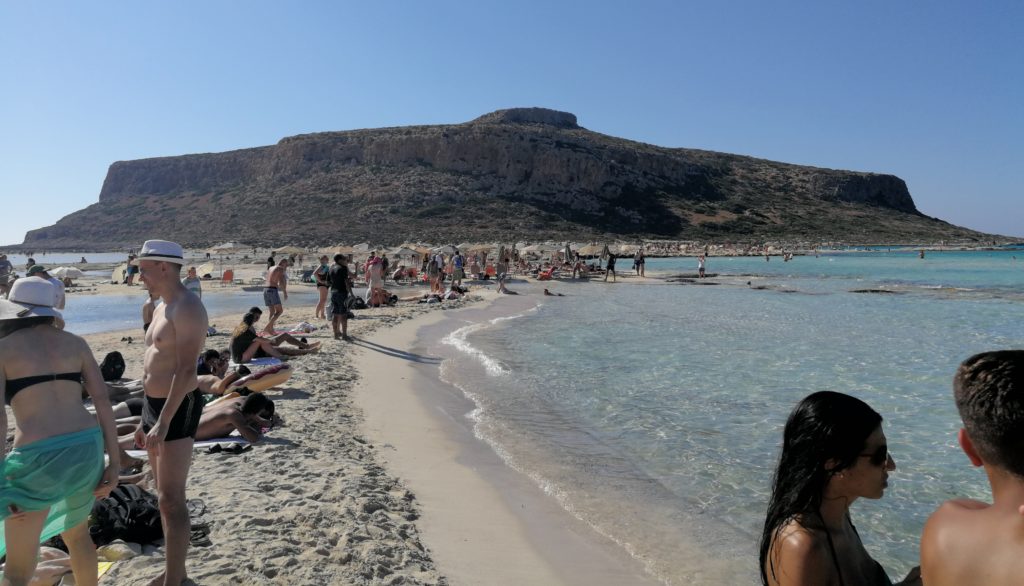 Der berühmte Balos Beach ist selbst gegen Ende der Saison gut gefüllt_Platon Kiriazidis