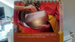 tibetischer Kalender mit Zitaten voller buddhistischer Weisheiten - Platon Kiriazidis