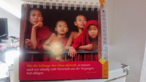 tibetischer Kalender mit Zitaten voller buddhistischer Weisheiten - Platon Kiriazidis