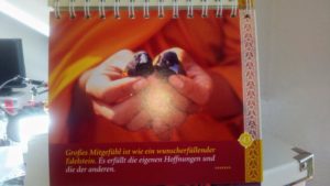 tibetischer Kalender mit Zitaten voller buddhistischer Weisheiten - Platon Kiriazidis