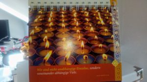 tibetischer Kalender mit Zitaten voller buddhistischer Weisheiten - Platon Kiriazidis