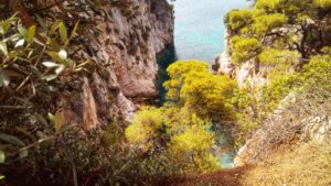 Felsen und Schluchten am Meer Skopelos - Platon Kiriazidis